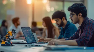 Carreras tecnológicas y científicas lideran la demanda y los salarios en Argentina