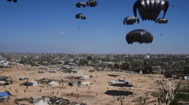 Cinco países lanzan ayuda aérea en Gaza en medio de la hambruna