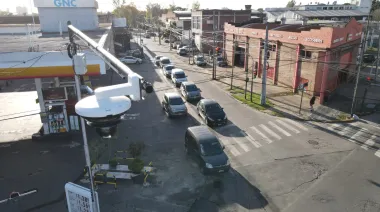 Avanza la instalación de lectoras de patentes para controlar vehículos que entran y salen del distrito