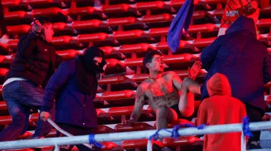 Conmebol analiza sanciones a Independiente tras la suspensión del partido con la U. de Chile