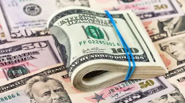 El dólar salta hasta $1.450 y arrastra a la baja a acciones y bonos argentinos