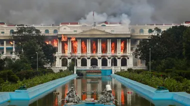 Nepal: muere la esposa de un exprimer ministro y un alto funcionario es atacado en medio de las protestas