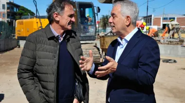 Katopodis supervisó los avances de la obra del puente sobre el Arroyo "El Gato"