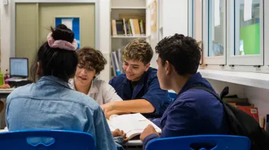 Solo 1 de cada 10 estudiantes argentinos logra terminar la secundaria a tiempo y con los saberes básicos