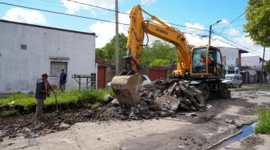Obras en marcha: el Municipio de Lanús avanza con la pavimientación de la calle Ramón Cabrero