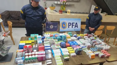 Allanan una estación de servicio  por venta ilegal de medicamentos
