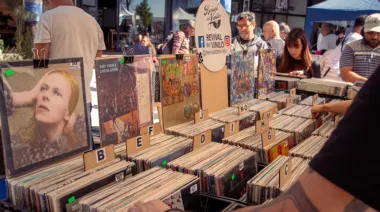 Nuevo Quilmes Plaza presenta su agenda de noviembre con Vinilos y Autos Clásicos