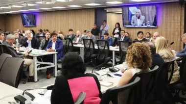 Intendentes de todo el país piden incluir una baja del IVA para los municipios en la reforma tributaria