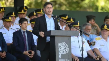Kicillof encabezó el acto de egreso de 2.265 oficiales de la Policía provincial