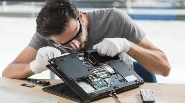 UTN Avellaneda: capacitación en reparación de notebooks