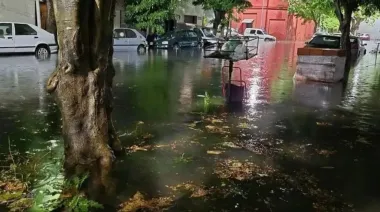 Fuertes tormentas anegaron el AMBA y las lluvias continuarán durante el martes