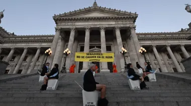 Protesta en el Congreso contra la reforma de la Ley de Glaciares