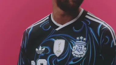 Con Lionel Messi como imagen principal, presentaron la nueva camiseta alternativa de Selección Argentina de fútbol