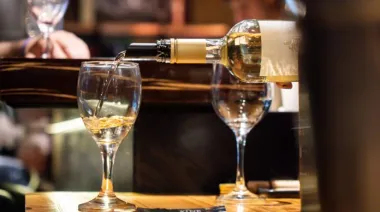 La Noche de las Vinotecas: una noche con descuentos, degustaciones y shows en todo el país