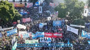 Masiva Marcha Federal Universitaria en defensa de la educación pública y la ciencia