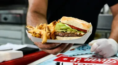 Con promos y menús especiales, Escobar se suma a los festejos por el Día de la Hamburguesa
