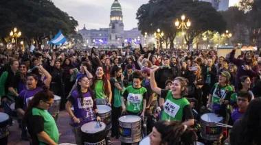 Masiva movilización de Ni Una Menos contra la violencia de género y el ajuste
