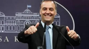 "Ahorramos en negro": la confesión de Adorni sobre USD 500.000 no declarados