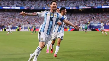 Messi brilló con un triplete y Argentina debutó con una goleada ante Argelia
