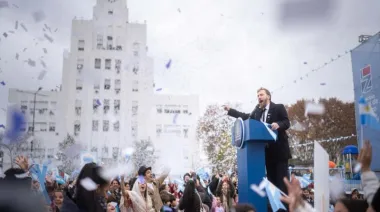 Otermín tomó la Promesa de Lealtad a la Bandera a más de 2.500 estudiantes de Lomas de Zamora