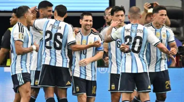 Con un doblete de Messi, Argentina venció a Austria y se clasificó a los 16avos de final