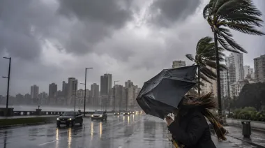 Advierten por lluvias, fuertes vientos y más frío en el AMBA durante el fin de semana