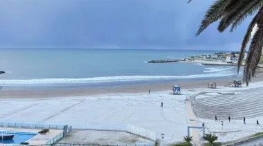 La irrupción de una masa polar dejó nevadas y Mar del Plata volvió a vestirse de blanco