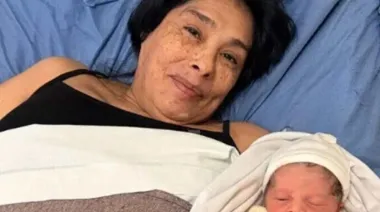 Maternidad a los 62 años: dio a luz a su primer hijo y marcó un caso excepcional en Argentina