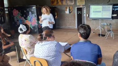 La psicoanalista y escritora Fanny Torres Silva  brindó una charla gratuita en la Isla de Pascua