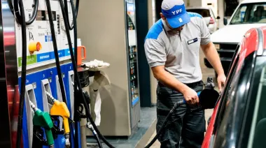 Cómo ahorrar al cargar combustible en septiembre: descuentos de hasta 30%