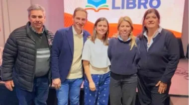 La Agrimensura se acercó a estudiantes y vecinos en la Feria del Libro de La Matanza