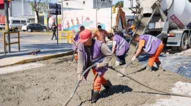 Continúan los trabajos de reparación de calzada en la Avenida 844 en Solano