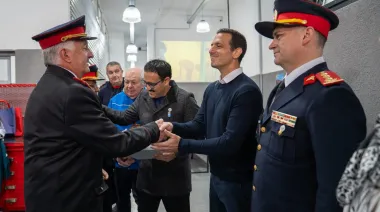 Julián Álvarez inauguró la Escuela de Cadetes de Bomberos Voluntarios "Héroes de Malvinas"
