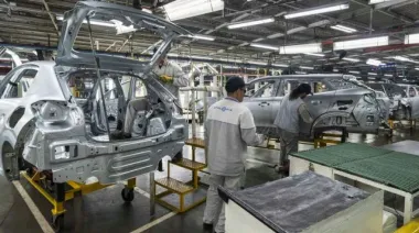 Stellantis frenó la producción y adelanta vacaciones por la caída de las ventas