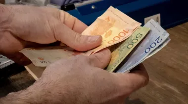 Noviembre llega con aumentos en transporte, salud y educación: el impacto en el bolsillo