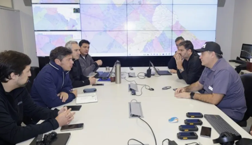 Kicillof encabezó una reunión de emergencia en el centro operativo que coordina la asistencia frente al temporal