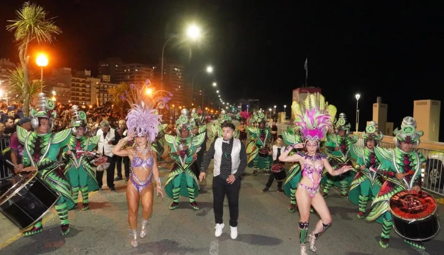 Fin de semana de Carnaval con números récord y protagonismo de los corsos en todo el país