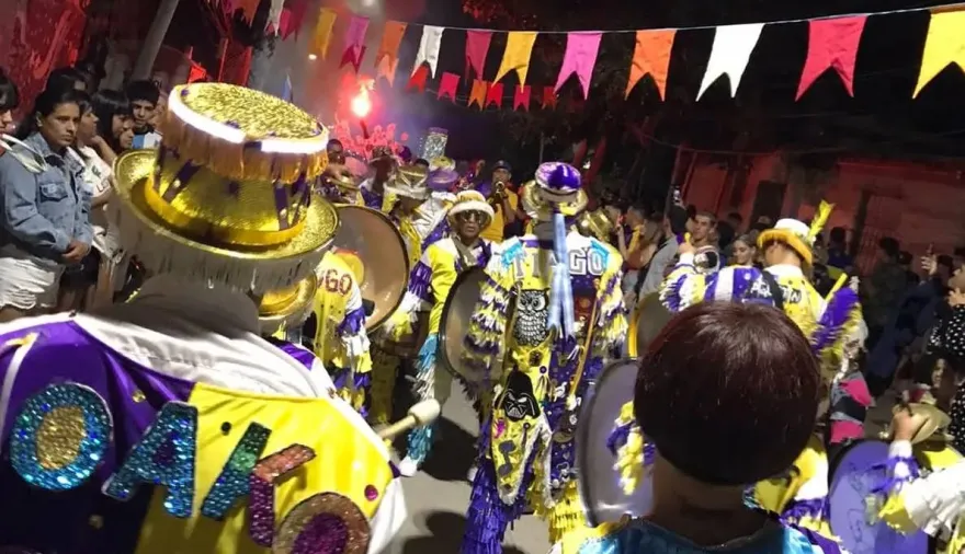 Boulogne vibra al ritmo del carnaval con un gran corso organizado por murgas locales