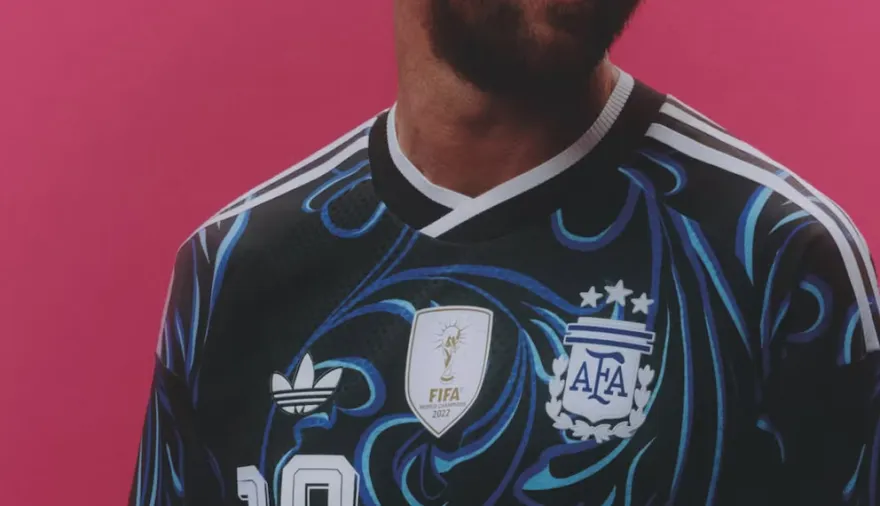 Con Lionel Messi como imagen principal, presentaron la nueva camiseta alternativa de Selección Argentina de fútbol