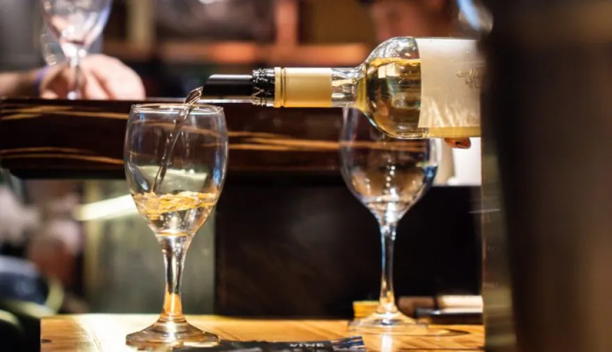 Vicente López brinda por el Malbec con catas, shows y promociones especiales