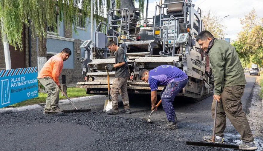 Julián Álvarez supervisó el avance de obras de repavimentación en Remedios de Escalada