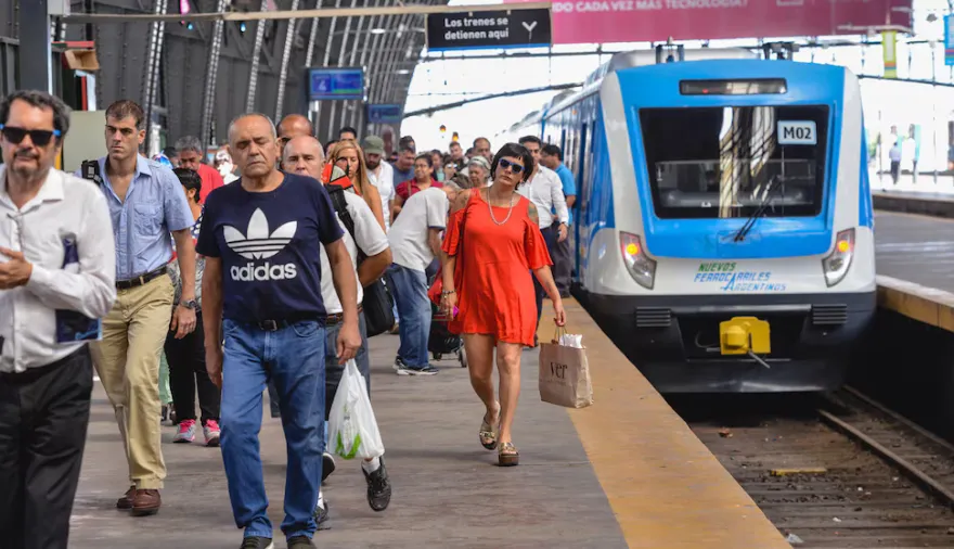 El Gobierno aplicará aumentos escalonados de hasta 90% en los boletos de tren