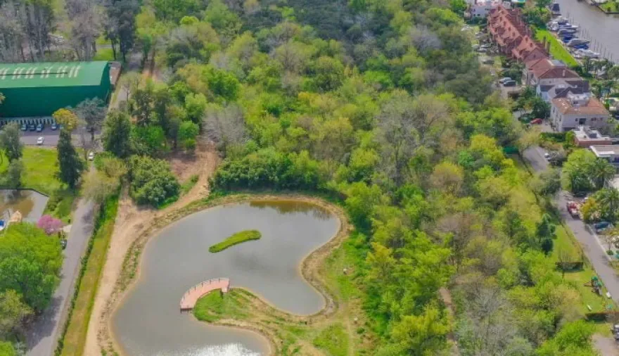 La reserva ecológica de San Fernando invita a recorrer bosques, lagunas y senderos junto al río