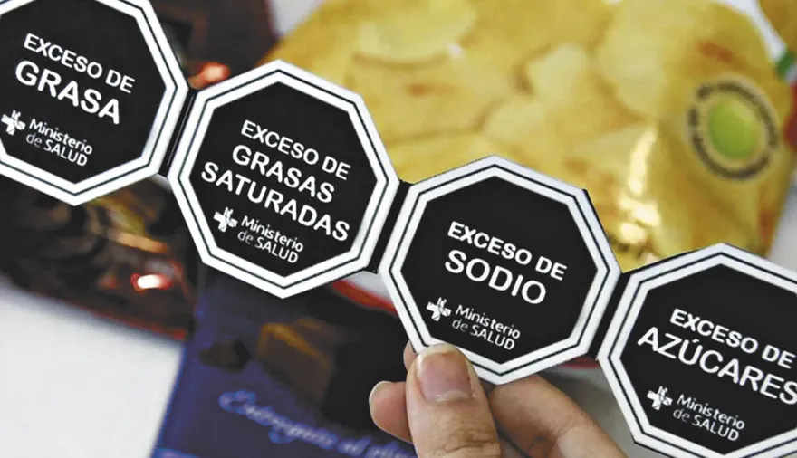 Buscan derogar la Ley de Etiquetado Frontal y crece la tensión entre salud pública e industria