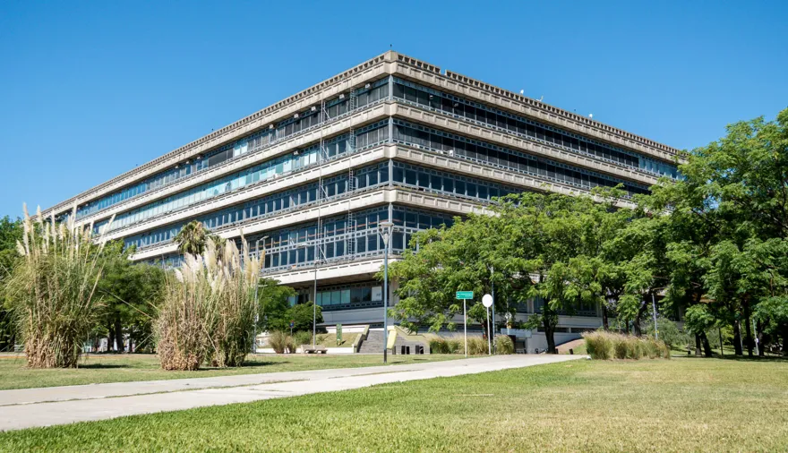 La crisis presupuestaria golpea a las universidades públicas: Argentina pierde terreno en el ranking mundial de investigación