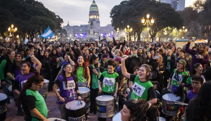 Masiva movilización de Ni Una Menos contra la violencia de género y el ajuste