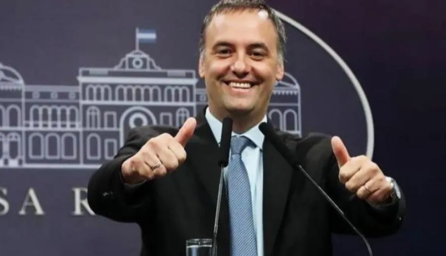 "Ahorramos en negro": la confesión de Adorni sobre USD 500.000 no declarados