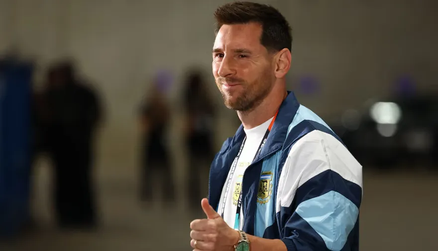 Rosario celebró los 39 años de Messi con un multitudinario homenaje frente al Monumento a la Bandera