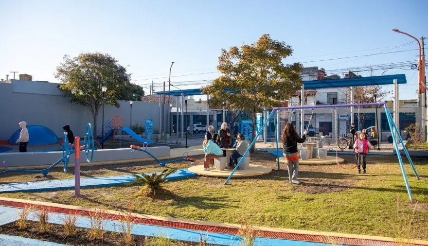 Lanús Gobierno concretó la puesta en valor de la plaza Atlántida de Lanús Oeste
