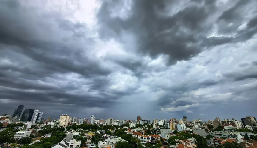 Semana de temperaturas bajas y cielo gris: cuándo podrían volver las lluvias